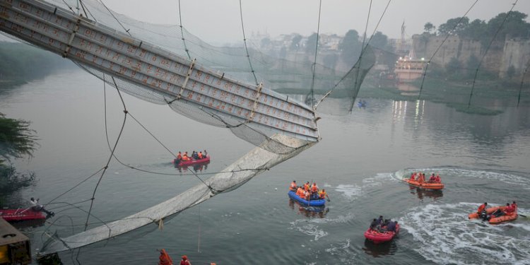 Jembatan Gantung di Morbi runtuh tewaskan puluhan orang/ist