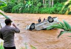 Lagi Liburan Dengan Keluarga, Mobil Milik Polisi di Aceh Utara Hanyut Terseret Arus Sungai