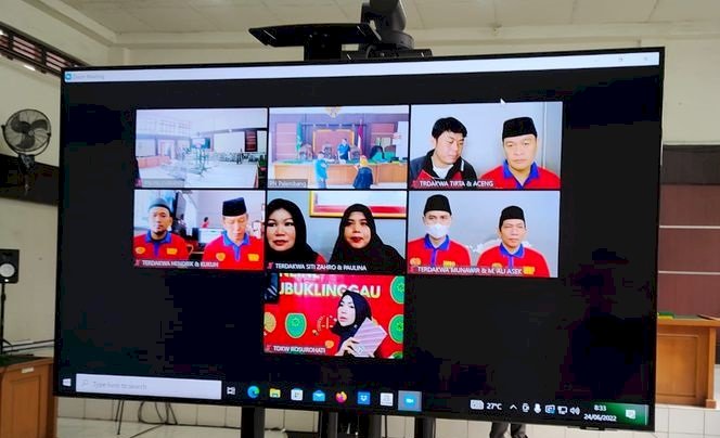 Delapan terdakwa kasus korupsi dana Hibah Bawaslu Muratara menjalani sidang dengan agenda vonis di Pengadilan Negeri Palembang secara online, Rabu (2/11). (ist/rmolsumsel.id)