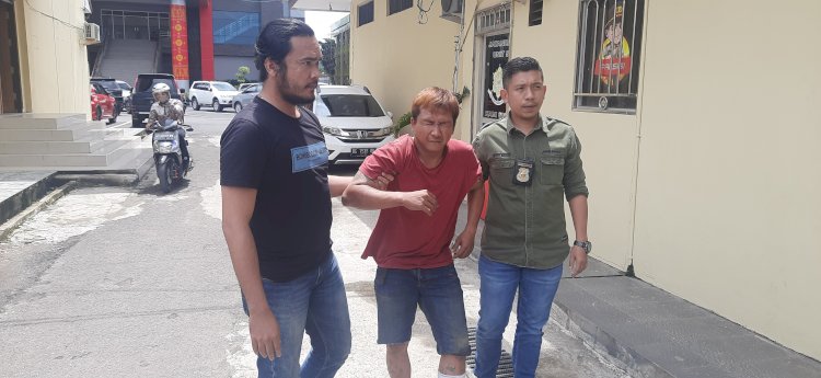 Hartono alias Nok (31) pelaku jambret ditembak polisi ketika digiring di Polda Sumsel. (ist/RmolSumsel.id)