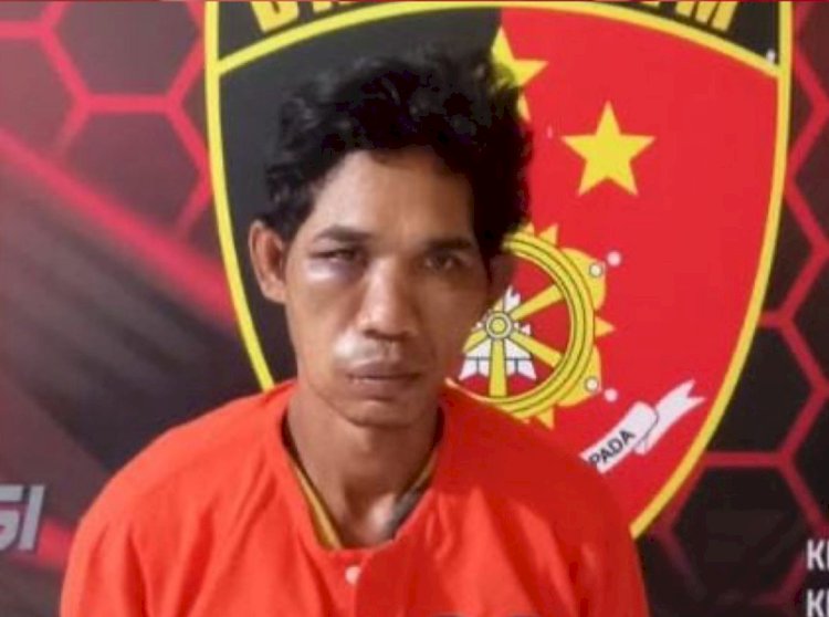 Pelaku saat diamankan pihak kepolisian. (Ist/Rmolsumsel.id). 