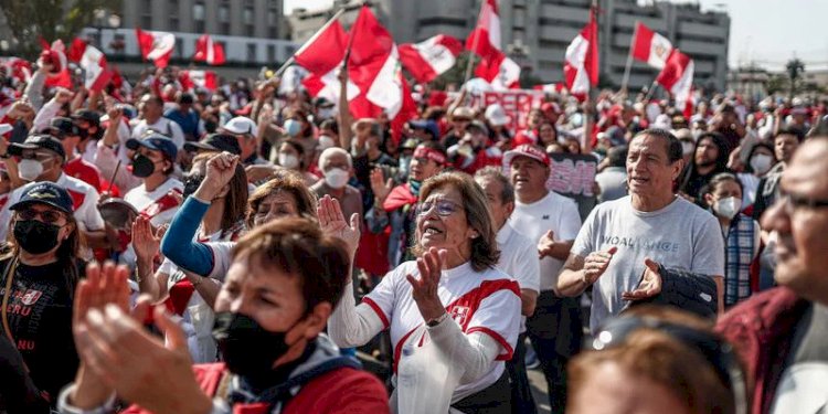 Demonstrasi menuntut Presiden Peru mengundurkan diri/ist