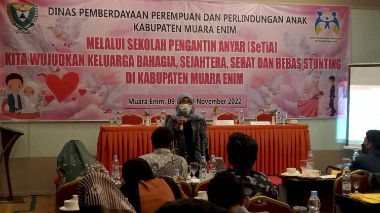 Dinas Pemberdayaan Perempuan dan Perlindungan Anak (PPPA) Kabupaten Muara Enim menggelar kegiatan SeTiA (Sekolah Pengantin Anyar) di Hotel Grand Zuri Muara Enim). (noviansyah/rmolsumsel.id)