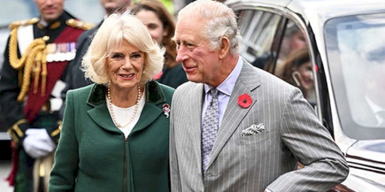 Raja Charles bersama isteri saat mengunjungi Kota York, Rabu 9 November 2022/Net