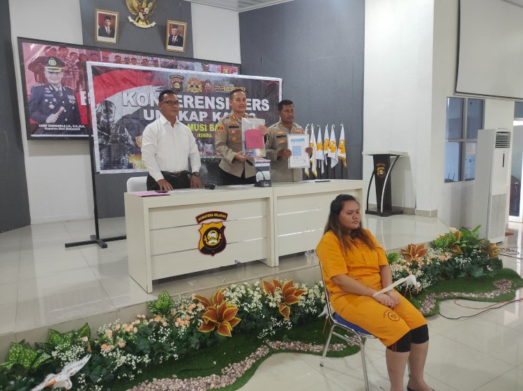 Kapolres Muba AKBP Siswandi didampingi KBO Reskrim Iptu Indra Jaya dan Kasie Humas AKP Susianto, saat menggelar pers rilis terkait ungkap kasus arisan online, Kamis (10/11/2022). (Amarullah Diansyah/Rmolsumsel.id). 