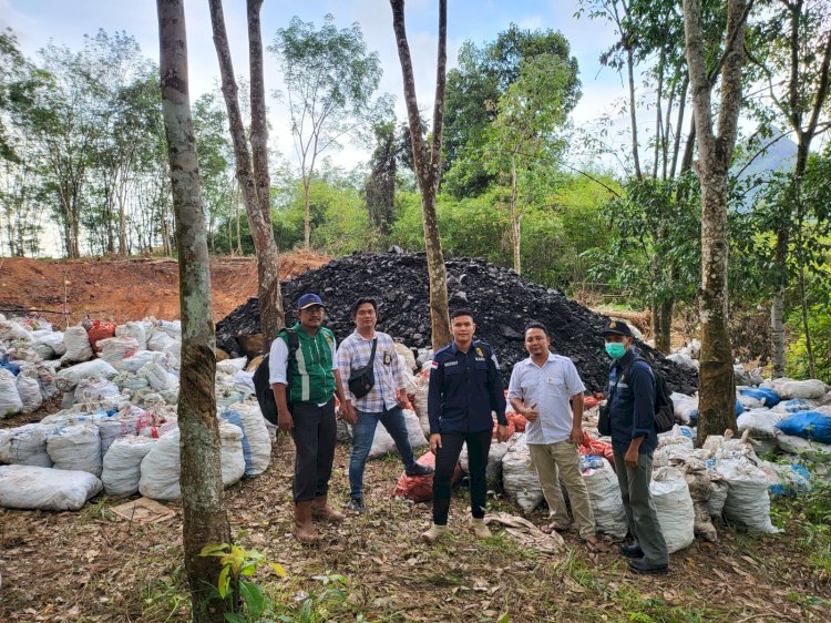 Tim dari Polres Lahat menghentikan aktivitas tambang ilegal di Desa Lubuk Betung, Kecamatan Merapi Selatan, Kabupaten Lahat. (ist/rmolsumsel.id)