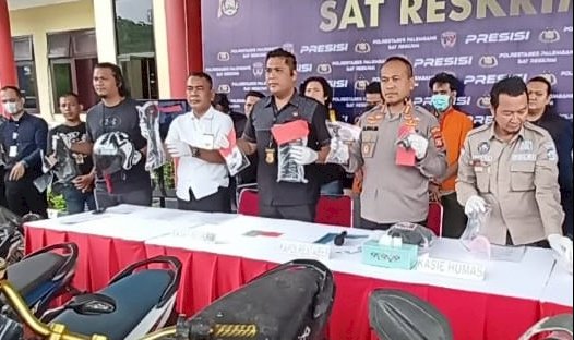 Tim gabungan Satreskrim Polrestabes Palembang berhasil menangkap  dua spesialis pelaku pencurian kendaraan bermotor (Curanmor) di area parkiran minimarket di wilayah Kota Palembang. (ist/rmolsumsel.id)
