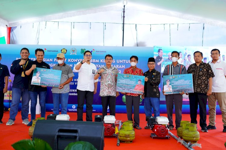 Ratusan nelayan di Muba menerima bantuan alat konversi BBM ke BBG dari Kementerian ESDM/ist.