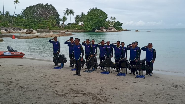 Personel Rescuer dan ABK kantor Pencarian dan Pertolongan Palembang (Basarnas) telah menyelesaikan latihan Open Water Diver/ist