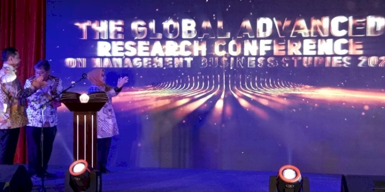 Global Advanced Research Conference on Management and Business Studies (GARCOMBS) in 2022/RMOLJabar.