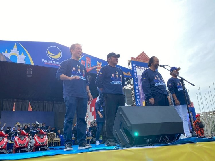Dalam rangka HUT ke-11 Partai NasDem, DPW Partai NasDem Sumatera Selatan (Sumsel) menggelar  senam sehat restorasi di halaman  Gelora Sriwijaya, Jakabaring Sport City Palembang Minggu, (20/11)  yang diikuti ribuan orang.(Dudy Oskandar/rmolsumsel.id)   