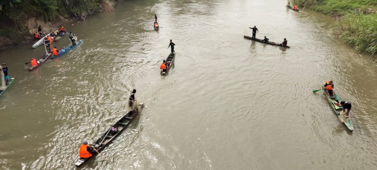 Tampak puluhan Nelayan meriahkan lomba Njale Rambang di Sungai Enim/Noviansyah.