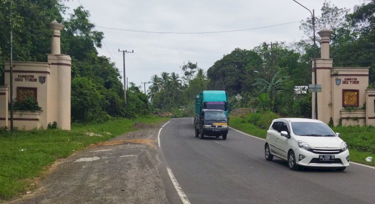 Tugu perbatasan di Kabupaten OKU Timur tampak tidak terawat/Foto: Amizon/RMOL