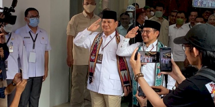 Prabowo Subianto bersama Muhaimin Iskandar saat mendaftarkan partai masing-masing ke KPU/RMOL