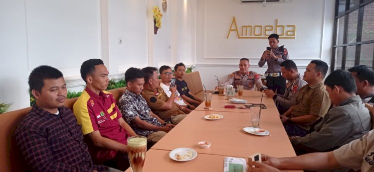 Kapolres Muba AKBP Siswandi didampingi Kasat Reskrim AKP Dwi Rio Andrian dan Kasat Lantas AKP Ricky Mozam saat ramah tamah dengan awak media dan pegiat medsos di Muba, Kamis (24/11/2022)/ist.