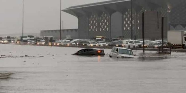 Ruas jalan menujuh Makkah direndam banjir/net