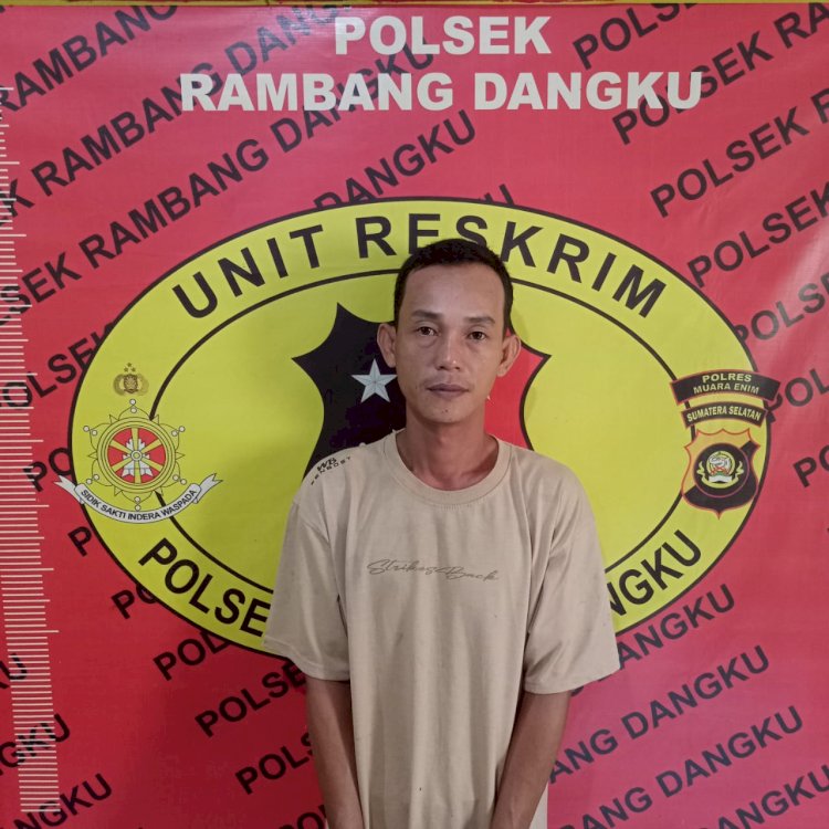 Hadi Iswanto (39) pelaku pencurian pipa Pertamina ketika berada di polsek Rambang Dangku, Muara Enim, Sumatera Selatan. (ist/Polsek Rambang Dangku)