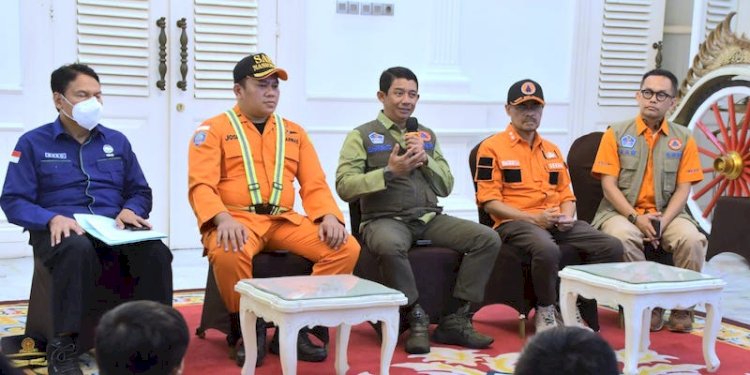 Kepala Badan Nasional Penanggulangan Bencana (BNPB) Letjen Suharyanto (tengah) saat jumpa pers/Ist