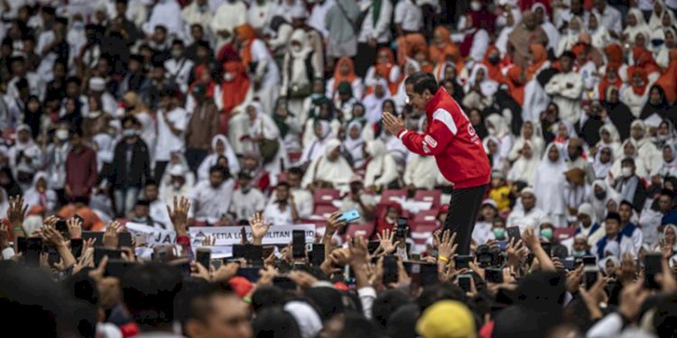 Presiden Joko Widodo dinilai tengah menunjukkan arogansi kekuasaan dengan menghadiri acara relawan di SUGBK yang sejatinya dilarang untuk digunakan acara hingga selesai Piala Dunia 2022 tahun depan/Net