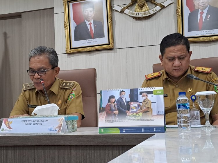 Sekretaris Daerah Provinsi Sumsel, SA Supriyono saat konferensi pers di Kantor Gubernur Sumsel. (Eko Prasetyo/RmolSumsel.id)