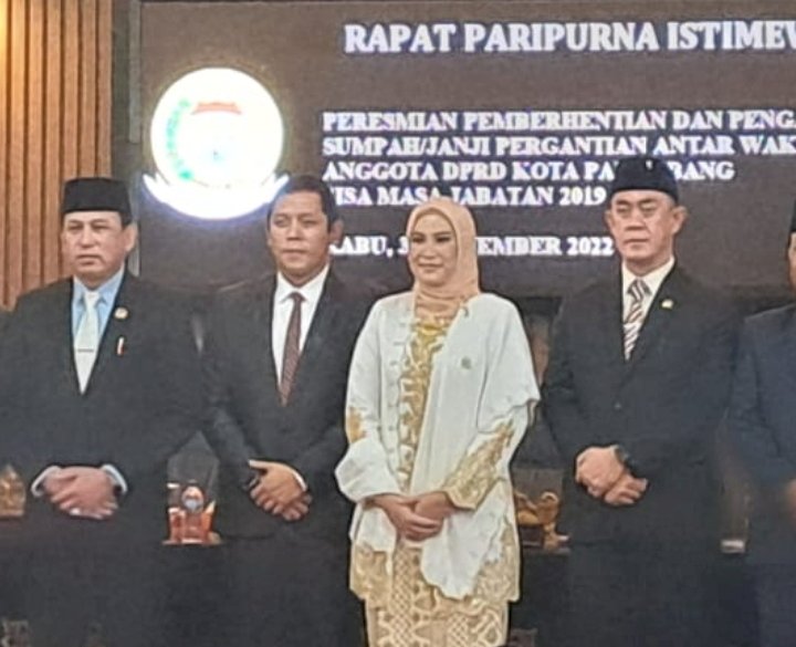 Dewan Perwakilan Rakyat Daerah (DPRD) Kota Palembang melantik Raudhatul Jannah sebagai pengganti antar waktu (PAW) sisa jabatan 2019-2024 dari Fraksi Gerindra dalam rapat paripurna ke-24 masa persidangan III, Rabu (30/11).(ist/rmolsumsel.id)