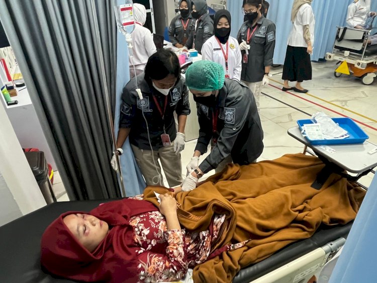  Heni Afriyana (25) saat menjalani perawatan di  Rumah Sakit Bhayangkara M Hasan Palembang. (ist/RmolSumsel.id)