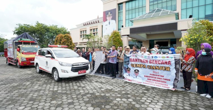 Bupati OKU Timur, Ir H Lanosin ST melepas bantuan korban gempa Cianjur/RMOL