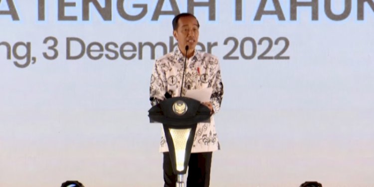Presiden Republik Indonesia, Joko Widodo dalam peringatan HUT ke-77 PGRI di Semarang, Jawa Tengah/Net