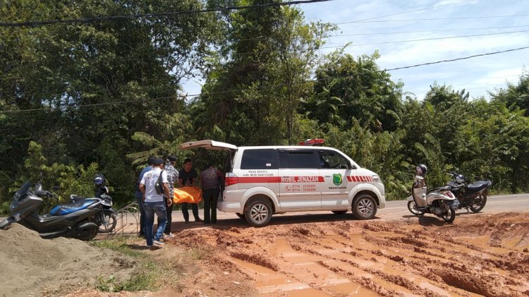 Pihak kepolisian saat melakukan olah TKP/ist