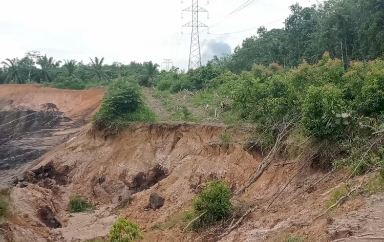 Jalan Pramuka yang diduga telah menjadi areal tambang PT RMK. (noviansyah/rmolsumsel.id)