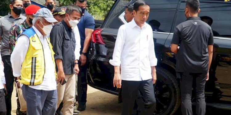 Presiden Joko Widodo saat mengunjungi korban gempa Cianjur/Net