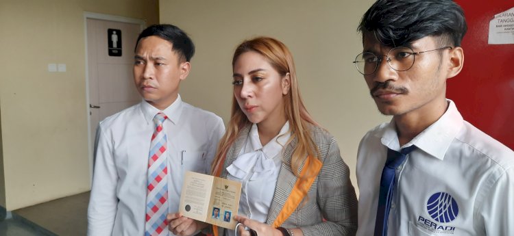 Feby Sharon bersama kuasa hukumnya memenuhi panggilan penyidik Ditreskrimsus Polda Sumsel/ist.