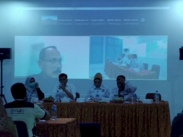 Ketua DPRD Sumatera Selatan (Sumsel) Hj RA Anita Noeringhati saat melakukan reses tahap III DPRD Sumsel Dapil  I  di aula Balai Besar POM  (BBPOM) Palembang  Senin (5/12) didampingi Chairul S Matdiah, Dedi Sipriyanto dan H Kartak SAS (Dudy Oskandar/rmolsumsel.id)