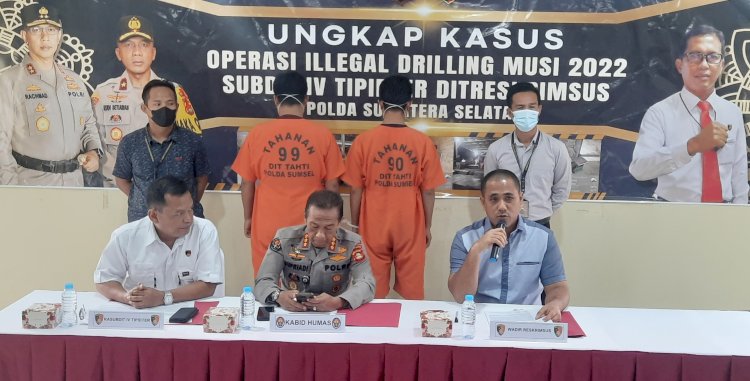 Satgas Ops illegal drilling Ditreskrimsus Polda Sumsel mengamankan dua orang pelaku  yang sedang mengisi solar subsidi di SPBU pada  30 November 2022 lalu/RMOL