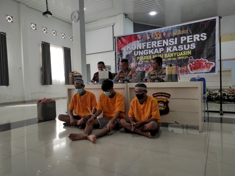Tiga pelaku pengoplosan BBM jenis pertalite diamankan Polres Muba/Amarullah Diansyah. 