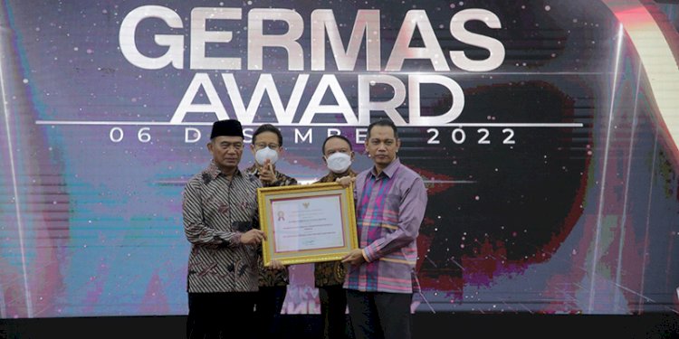 Wakil Ketua KPK Nurul Ghufron menerima penghargaan Germas Award/Ist