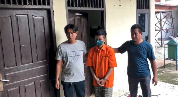 Pelaku pencurian handphone ditangkap Polsek Kalidoni, Palembang, Kamis (8/12/2022)/Adam Rahman. 