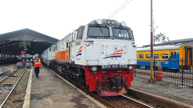 Kereta jarak jauh yang berada di Stasiun Kertapati. (ist/rmolsumsel.id) 