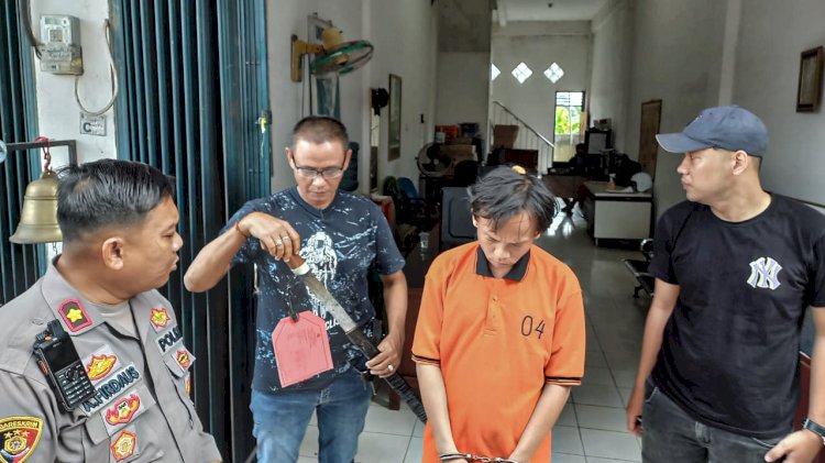  Pelaku Tawuran, Julian Prayuda (22) dihadirkan saat press release di Mapolsek Seberang Ulu 1 Palembang, Senin (12/12/2022).( Adam Rachman/Rmolsumsel.id)