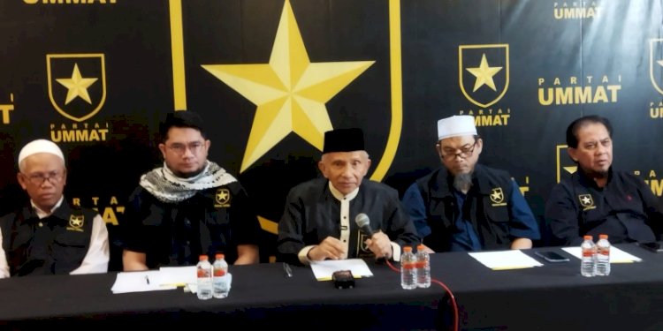 Ketua Majelis Syura Partai Ummat, Amien Rais saat menggelar konferensi pers mengenai dugaan pelanggaran KPU RI/Ist