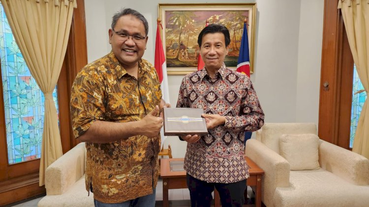 Produser cerutu El Este Independiente, Teguh Santosa, dalam pertemuan dengan Dubes Vietnam Ta Van Thong, di Kedubes Vietnam di Jalan Teuku Umar, Menteng, Jakarta Pusat, Selasa siang (6/12). (Dok/Rmol.id)