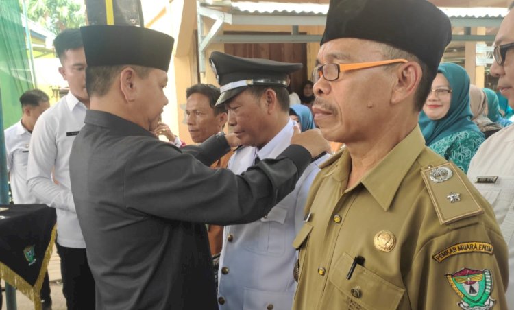  Bupati Muara Enim Kurniawan Melantik dua pejabat Pengganti Antar Waktu (PAW) Kepala Desa Karang Mulya Kecamatan Lubai Ulu dan Pejabat Pengganti antar Waktu (PAW) Kepala Desa Gunung Megang Dalam Kecamatan Gunung Megang/ist