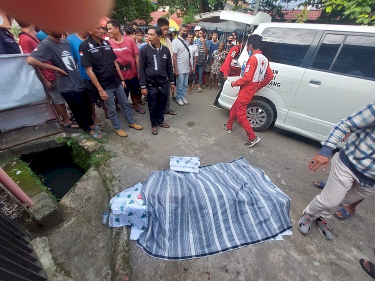 Korban duel maut saat hendak di evakuasi oleh petugas ke RS Bhayangkara/ist.