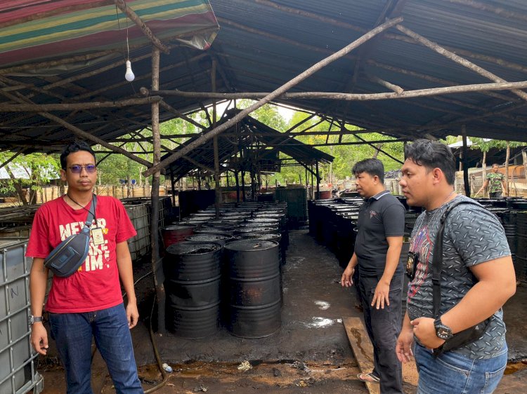 Polsek BabatbTiman melakukan penertiban tempat penyulingan minyak ilegal terbakar/ist.