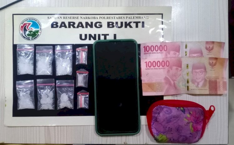 Sejumlah barang bukti yang disita Satres Narkoba Polresta Palembang dari pelaku pengedar shabu, Senin, (19/12/2022).(Dok.Satres Narkoba Polresta Palembang)
