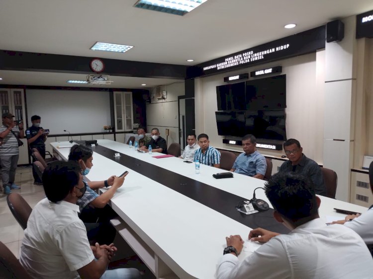 Subdit IV Tipidter Ditreskrimsus Polda Sumatera Selatan (Sumsel) didatangi oleh perwakilan elemen masyarakat, Senin (19/12).(ist/rmolsumsel.id)