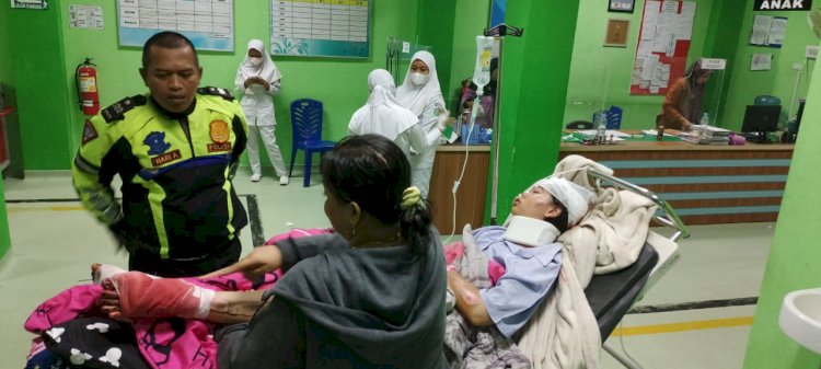 Korban kecelakaan saat mendapatkan penanganan di Rumah Sakit.(foto Istimewa)