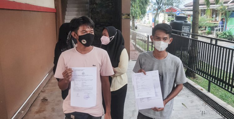 Korban penipuan kerja yang dijanjikan oknum dosen di Kota Palembang, laporkan ke SPKT Polresta Palembang, Rabu (21/12/2022). (Adam Rachman/Rmolsumsel.id)