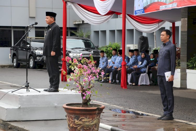 Pj Bupati Muara Enim Kurniawan saat menjadi inspektur upacara pada Upacara Hari Bela Negara ke-74/Noviansyah.