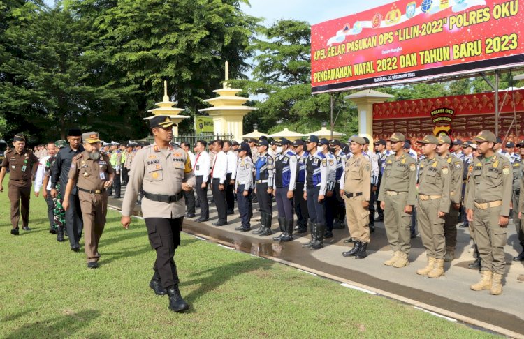 Kapolres OKU, AKBP Danu Agus Purnomo saat mengecek kesiapan personil gabungan untuk amankan Natar/ist